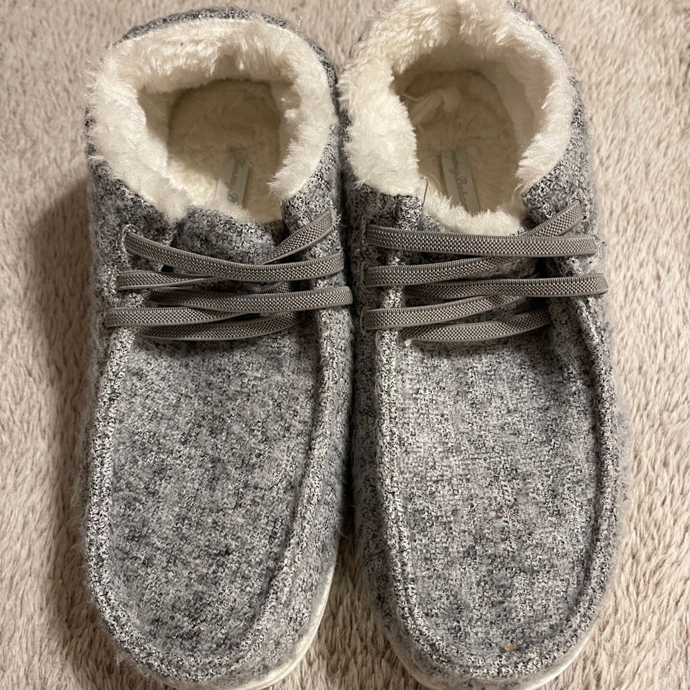 Tommy Bahama fleece lined slip ons - 7.5